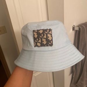Iamkoko. Dior patch bucket hat